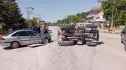 Tokat Yeşilyurt girişinde traktör otomobille çarpıştı