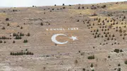 Seyitgazi’nin kurtuluş coşkusu tepelere yansıdı: Dev ay yıldız yenilendi