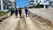 Adanalı mahalleli belediye gelmeyince kanalizasyonu kendi elleriyle yaptı