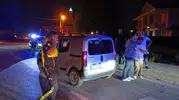 Gece yarısı direksiyon hakimiyeti kayboldu, kaldırıma çarptı