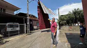 Adana’da şiddetli rüzgar çatıyı uçurdu
