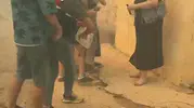 Edremit'te orman yangını paniği Jandarma vatandaşları alevlerin içinden kurtardı