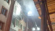 Küçükçekmece'de gece yarısı yangını 1 yaralı
