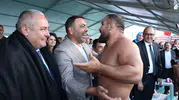 Minderin efendisi Feyzullah Aktürk dünyayı dize getirdi