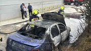 Yeni aldığı otomobil park halindeyken bir anda küle döndü
