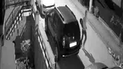 Gece 04.00'te skuterini çaldılar, kamera her anı kaydetti