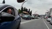 Yol verme kavgası kamerada Bisikletliye tekme ve yumruklu saldırı