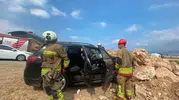 İskenderun’da kaza yapan sürücü araçta sıkıştı