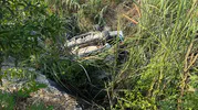 Antalya’da dereye uçan otomobilin kaza anı kameraya yansıdı
