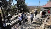 Edremit yangında hasar gören Şıp Şıp Dede Türbesi'ni onarıyor