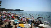 Kuşadası'nda termometreler 37'yi gösterdi, sahillerde yer kalmadı