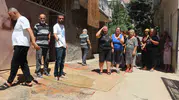 Adana’da Bir Mahallenin Çığlığı Halı Serdiler, Yolu Suladılar, “Çukurları Ezberledik” Dediler