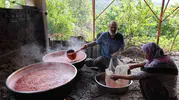 Kızılcık şerbeti kilosu 1000 TL'yi buldu, kara kazanlar kuruldu