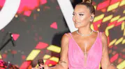 Demet Akalın'ın filtresiz tatil paylaşımı sosyal medyayı ikiye böldü