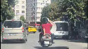 Motosiklette çanak anten taşıdılar, trafikte yürekler ağza geldi