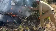 Orman işçileri yangın söndürme kıyafetleriyle düğünde halay çekti