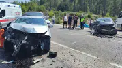 Manavgat'ta iki otomobil kafa kafaya çarpıştı, 76 yaşındaki sürücü hayatını kaybetti