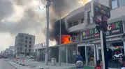 Hatay'da mobilya mağazasındaki yangın mahalleliyi sokağa döktü