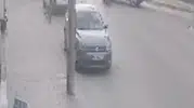 Sakarya’da motosikletli sürücünün kaza anı kameraya yansıdı