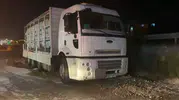 Hendek'te asit yüklü kamyon sızdırdı, 2 kişi etkilendi