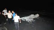 Sahile vuran çuvallar panik yarattı Samsun'da ekipler seferber oldu