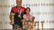 İtfaiyeci baba kortta kızıyla şampiyonluk kovalıyor