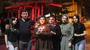 Sivaslı Esra’ya mahalle muhtarından unutulmaz doğum günü sürprizi