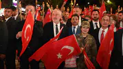Isparta'da Zafer Gecesi: Binler Meydanda Kubat ile Buluştu
