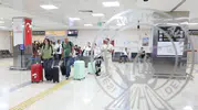 İlk uçuşun yolcuları Van’da çiçeklerle karşılandı Tahran’dan 80 turist geldi