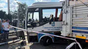 Ankara'da yolcu midibüsü ile hafriyat kamyonu çarpıştı