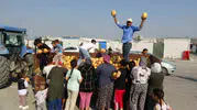 Tüccar 5 TL dedi, çiftçi 50 ton kavunu depremzedelere dağıtıyor