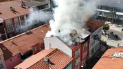 Kütahya’da bir binanın çatısı alevlere teslim oldu
