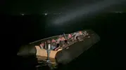 Motoru arızalanan bottaki 31 göçmeni Sahil Güvenlik kurtardı