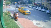 Tophane’de seyir halindeki araç alevlere teslim oldu