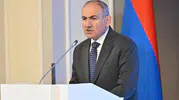 Paşinyan hükümeti resmen bıraktı
