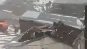 Çıldır'da akşam karanlığında dolu ve fırtına dehşeti Çatılar uçtu, evler su altında