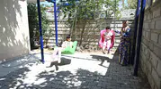 Üç engelli kardeşin salıncak hayali gerçek oldu
