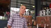 Gölhisar'da 50 yıllık çay ustası Hakkı Etçi'nin enerjisi gençlere taş çıkartıyor