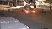 Karasu’da sürücünün fark etmediği çukur aracı yuttu