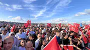 İstanbul semalarında 30 Ağustos coşkusu: SOLOTÜRK izleyenleri büyüledi