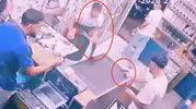 Diyarbakırda telefon dükkanına silahlı baskın anı kamerada