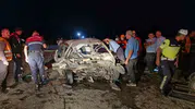 Gece yarısı kafa kafaya çarpıştılar 32 yaşındaki sürücü hayatını kaybetti