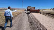 Sivaslı köylüler 76 yıllık yolu genişletmek için kolları sıvadı