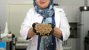 Açtığı iş yerinde yöresel yemekler yapıp 3 kızını üniversitede okutuyor
