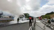 D-100 kara yolunda tır yangını paniği