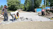Akyaka Karahan köyünün yolları parke taşla yenileniyor