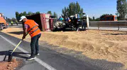 Yabancı plakalı cip traktöre çarptı, savrulan römork kaymakamın makam aracına vurdu