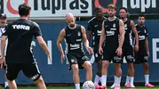 Beşiktaş’ın yeni yıldızı Trossard sahaya indi