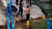 Köyüne su getirmek isteyen muhtar kayalıklardan düşerek yaralandı