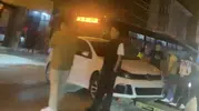 Eskişehir’de sürücü direksiyonu kaybetti otomobil dubalara saplandı